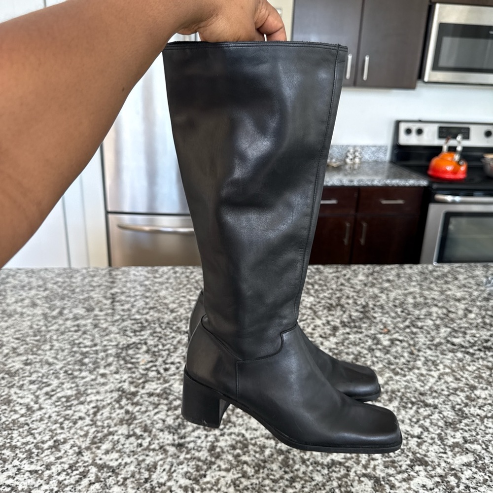 Bandolino Black Leather Heeled Boots